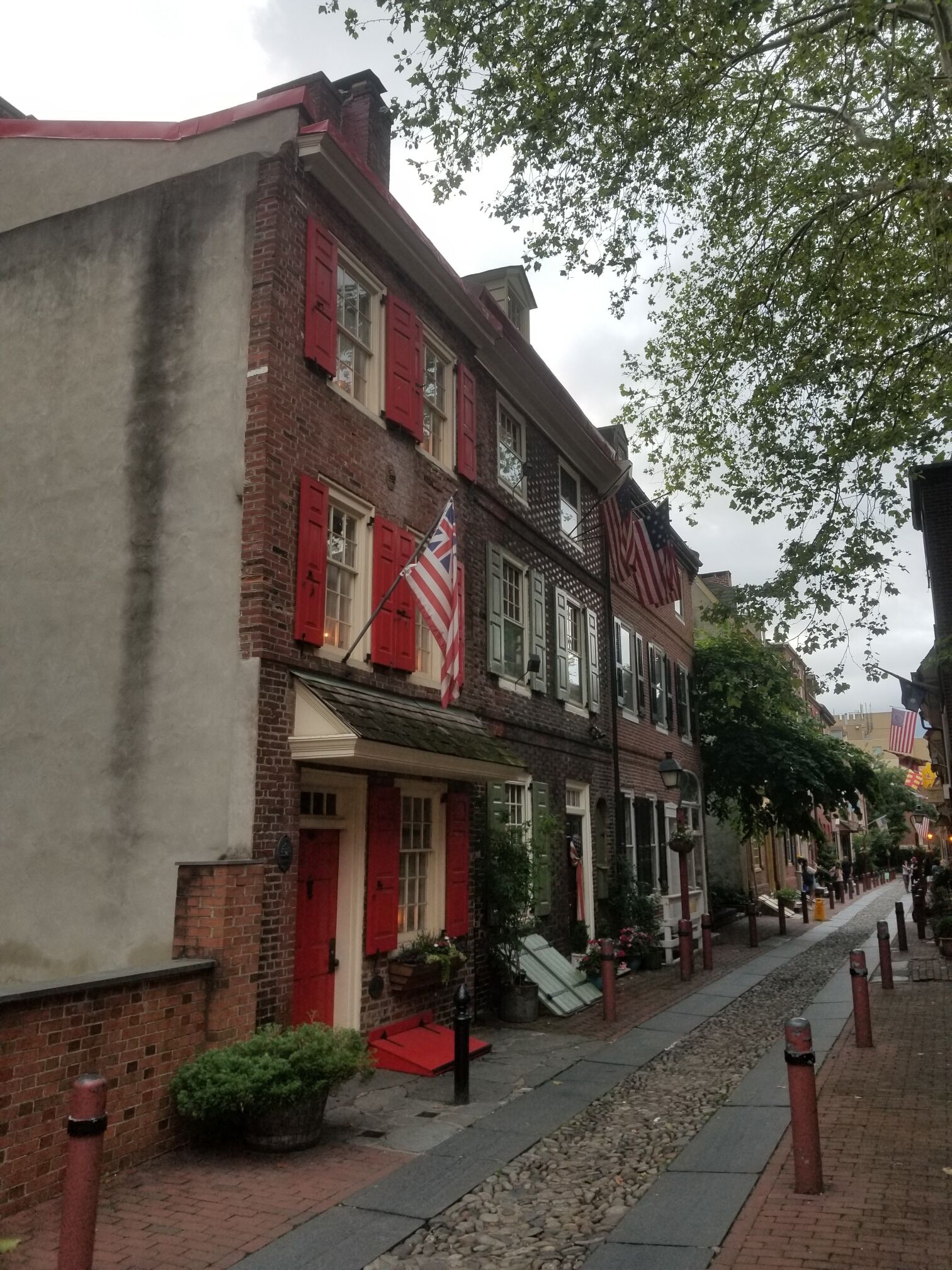 The houses along Elfreth's Alley were largely built in the 1700s. This short alley gives you an idea what an early neighborhood looked like. It is cute and quaint. Be respecrful though as people still live in this neighborhood. 

#neighborhood
#culture
#history
#architecture
#Trovember