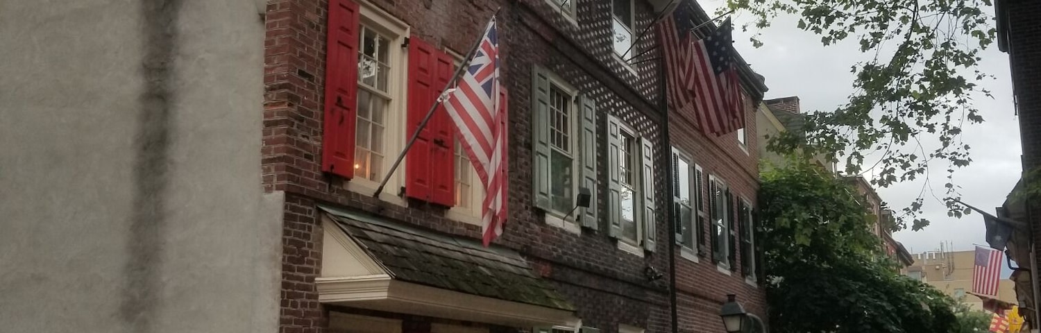 The houses along Elfreth's Alley were largely built in the 1700s. This short alley gives you an idea what an early neighborhood looked like. It is cute and quaint. Be respecrful though as people still live in this neighborhood.
#neighborhood
#culture
#history
#architecture
#Trovember