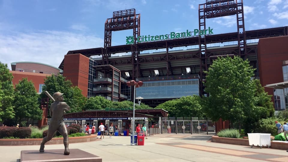 Back to watch our SF Giants take on the Phillies and hoping for a better outcome today!