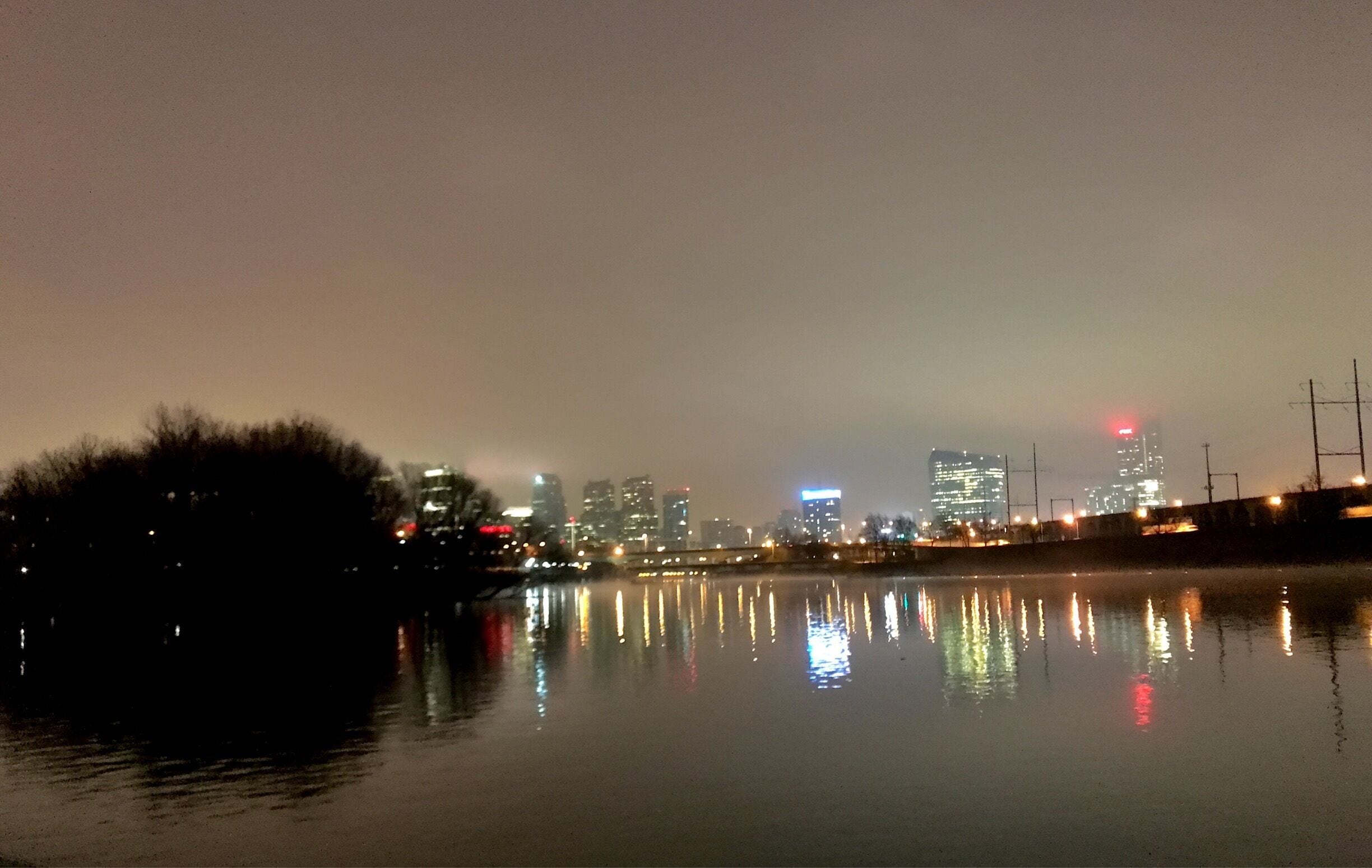 Good morning #Philadelphia! View from the Bachelors Barge Club boathouse. Bachelors Barge Club the oldest active rowing club in the U. S since 1853! #6 Boathouse Row, Philadelphia #perspectives #river #philly #rowing #rowinglife #OnTheRoad
