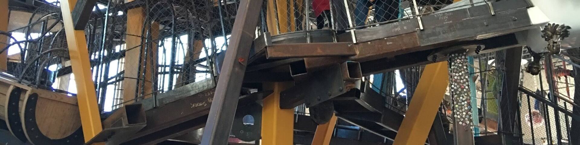 The first thing you'll see when you walk in! A huge 3 story climbing structure. It looks like it's straight outta Harry Potter. Psssst, and parents are allowed on it too!