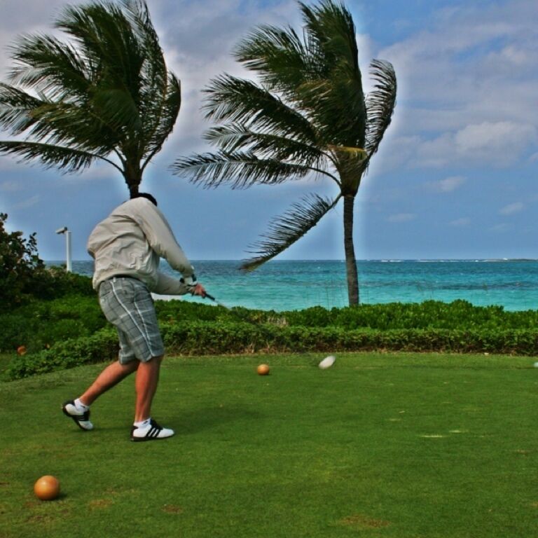 This golf course was amazing, even though the winds were brutal. The houses that line this course are huge, I think they have a minimum 10,000 sq ft policy. 