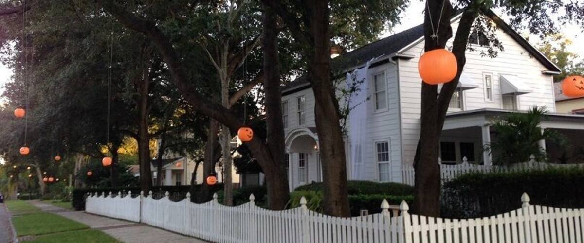 Crescent Heights neighborhood at Halloween. Pumpkins, pumpkins in the air. Pumpkins, pumpkins everywhere!