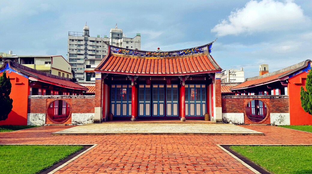 In the year of 1815 (20th year of Emperor Chiaching’s reign in Ching Dynasty), Hsiadanshui County Deputy Governor Wu Hsing-Chung along with Scholar Guo Tsui and Lin Meng Yang proposed to build Pingtung Tutorial Academy (otherwise known as Confucius Temple) in attempt to revive local scholastic conducts. Despite numerous relocations and renovations, the original framework of the Academy’s lecture hall, worship shrine and dormitory were preserved to fully demonstrate spatial characteristics unique to traditional tutorial academy architectures.