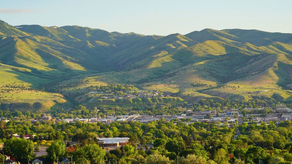 Landscape of house and mountain in city Pocatello in the state of Idaho