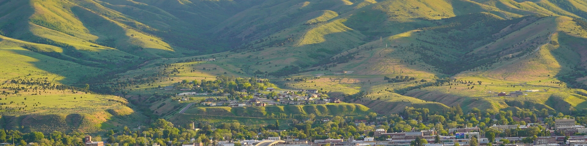 Landscape of house and mountain in city Pocatello in the state of Idaho