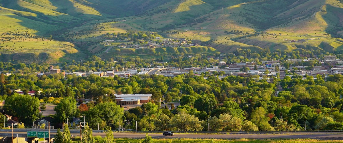 Landscape of house and mountain in city Pocatello in the state of Idaho