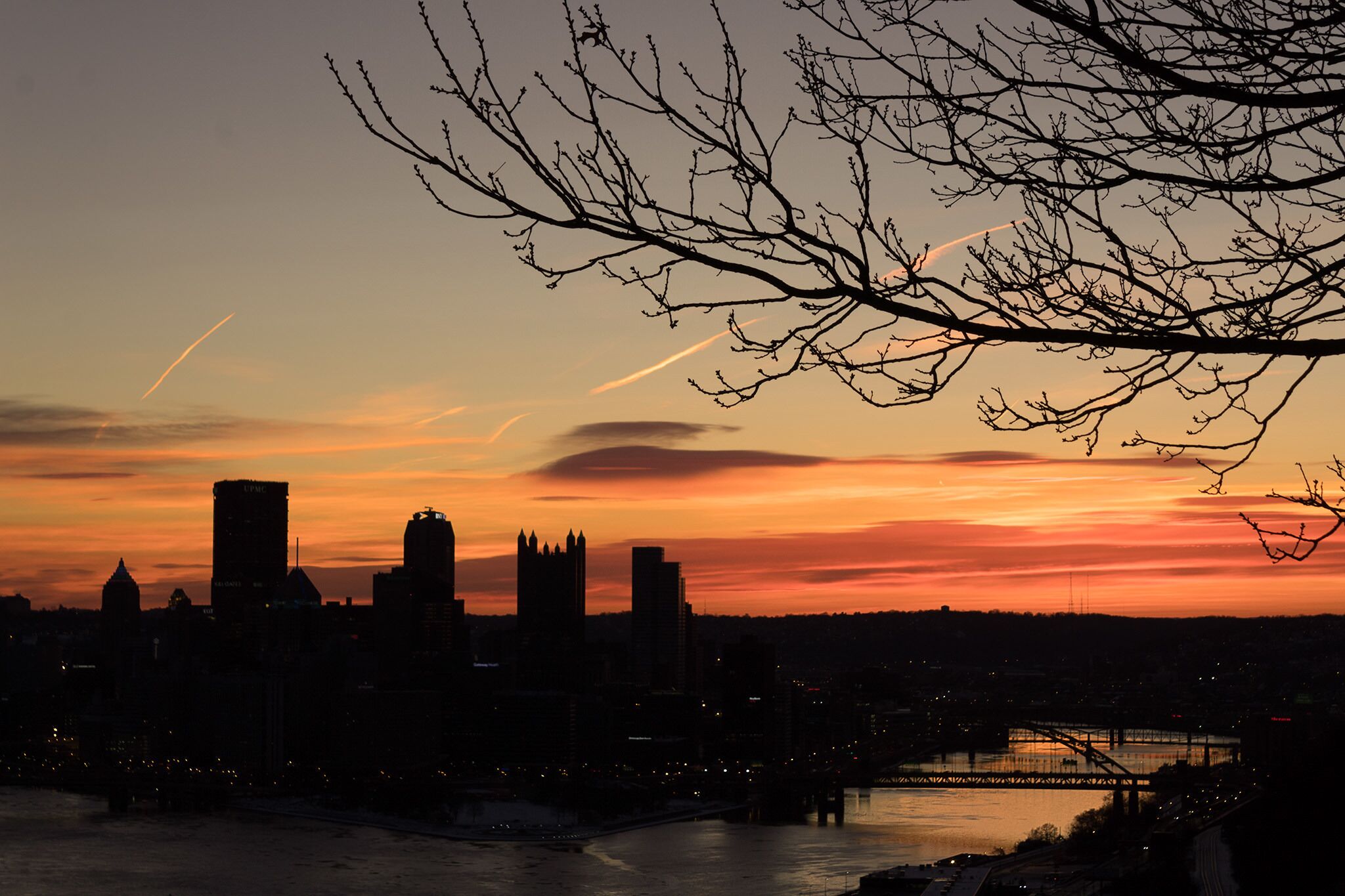 On a Saturday morning before work,  I couldn't resist trying to capture the sunrise over Pittsburgh. 

#BvsCities #Pittsburgh #Pennsylvania 