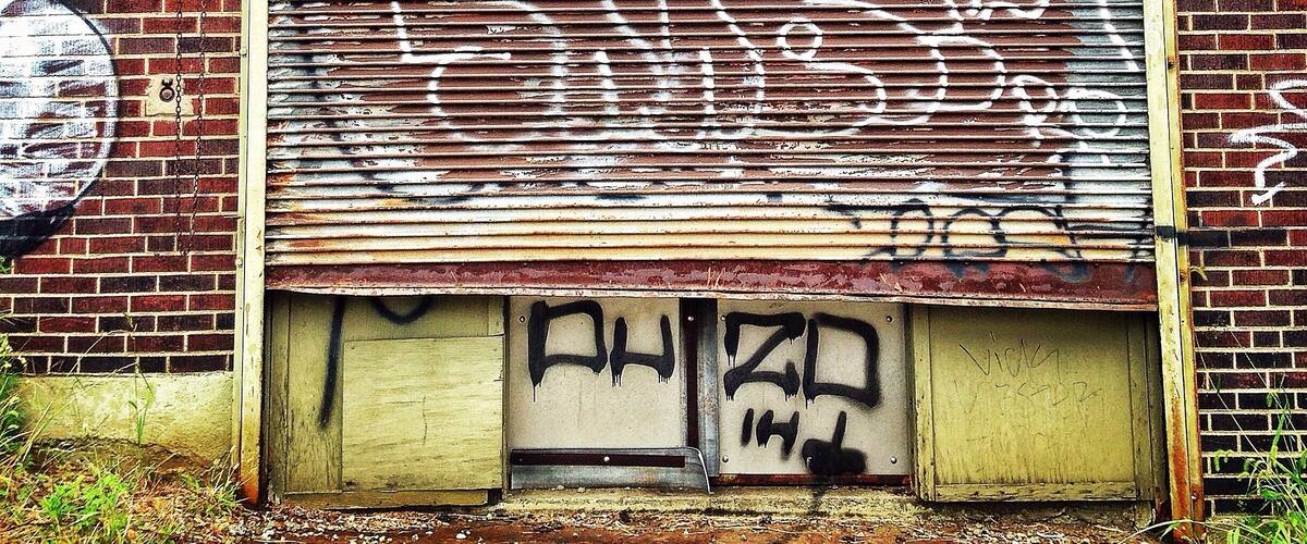 Abandoned building in Pittsburgh. I was on a mission to see all of the graffiti and street art for a photo book that I'm putting together. #abandonedplaces #streetart #urbanart 
#graffiti