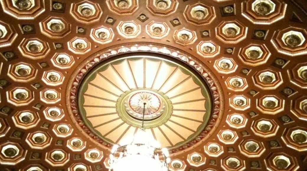 Gorgeous ceiling!