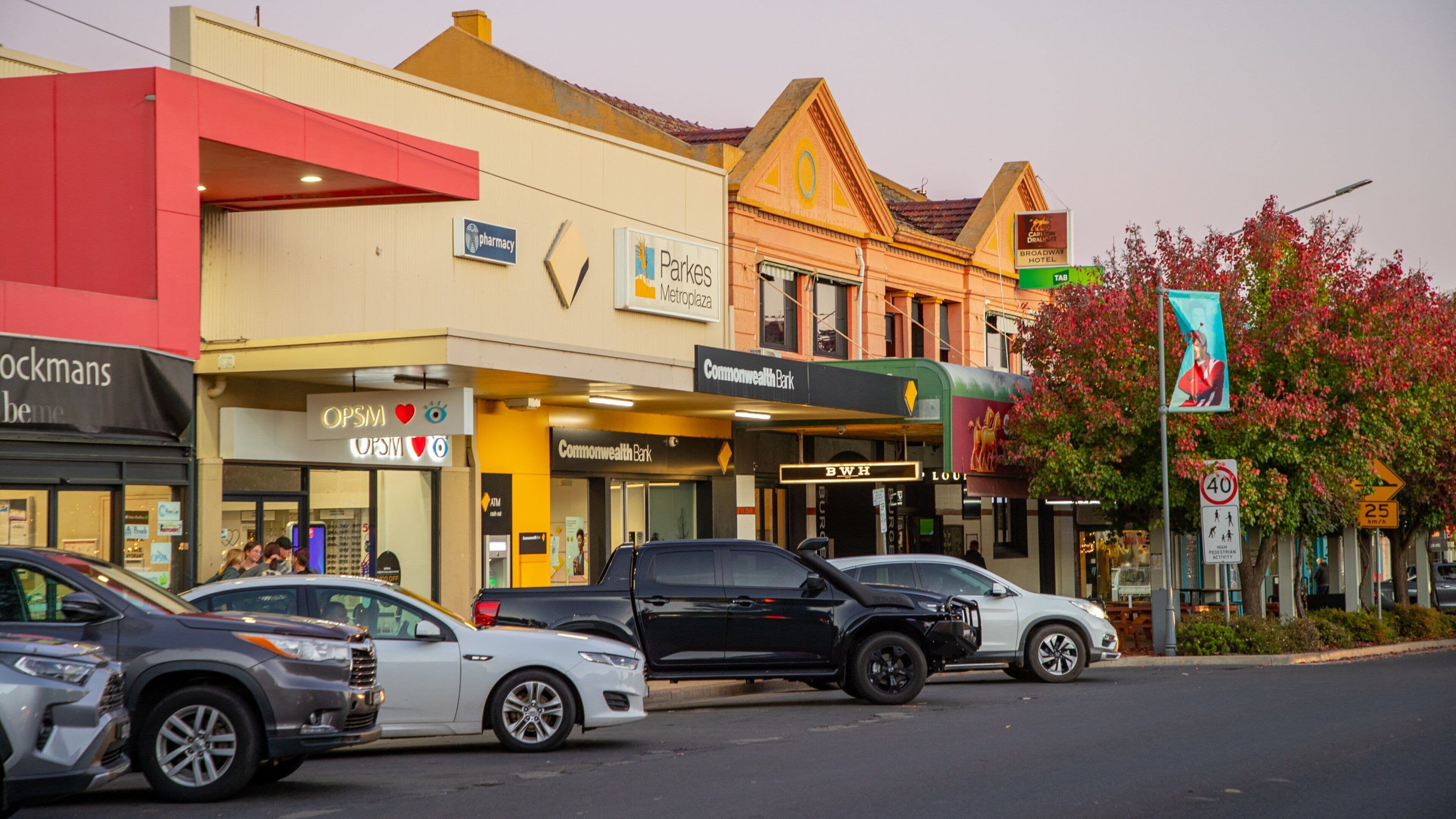 Parkes showing a small town or village