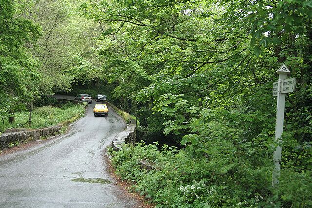 Yealmpton: Puslinch Bridge The lowest crossing of the Yealm, the bridge carries a road from Newton Ferrers to Brixton. Looking north
