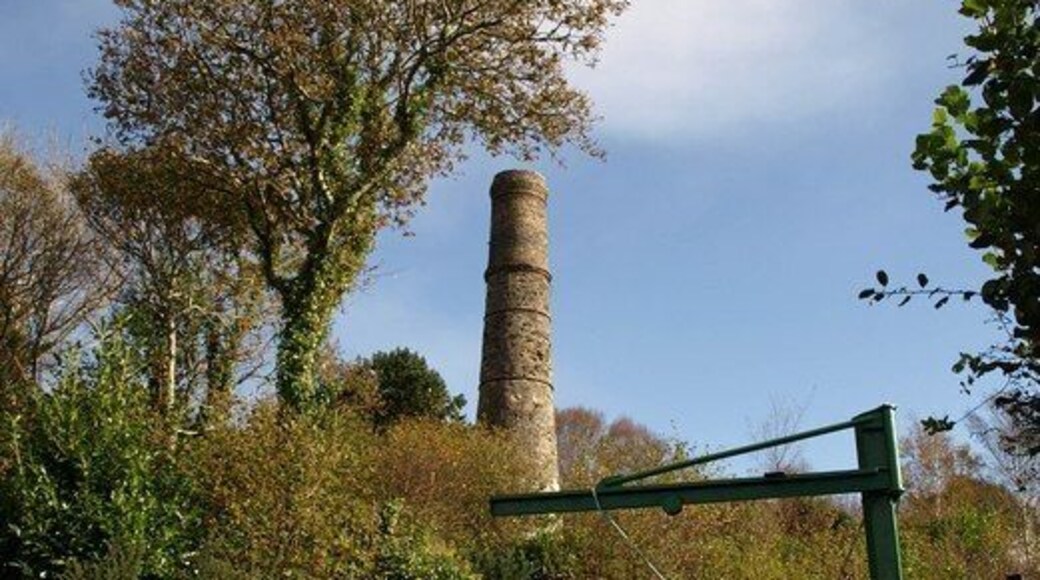 Chimney by Galva Road A relic from the Hemerdon and Broomage china clay works, seen from Galva Road.