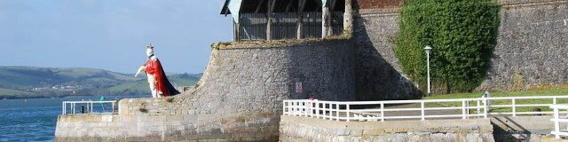 Ancient Dockyard This was the first Dockyard built at Devonport.At a point just west of Mutton Cove,which used to be called Point Forward.It was built between 1690-1698. Some years ago a new roof was installed to protect it.