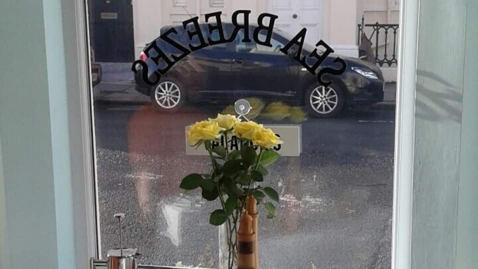 Wonderful B&B with lovely hosts. Just a few minutes walk to everything you might want in Plymouth city center yet quiet enough to get a peaceful night sleep. We know where to stay next time here!