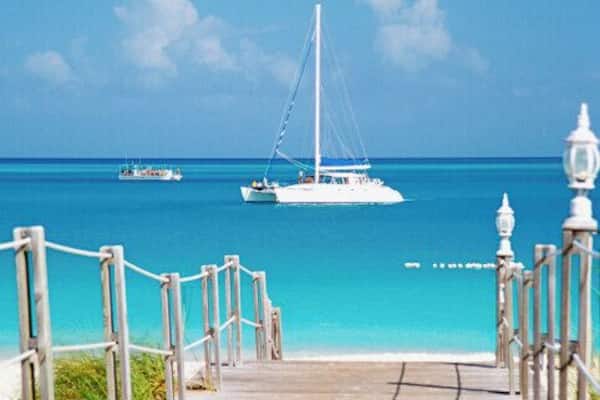 Caribbean, Turks and Caicos Islands, Providenciales, Grace Bay Beach, Boardwalk over a sea