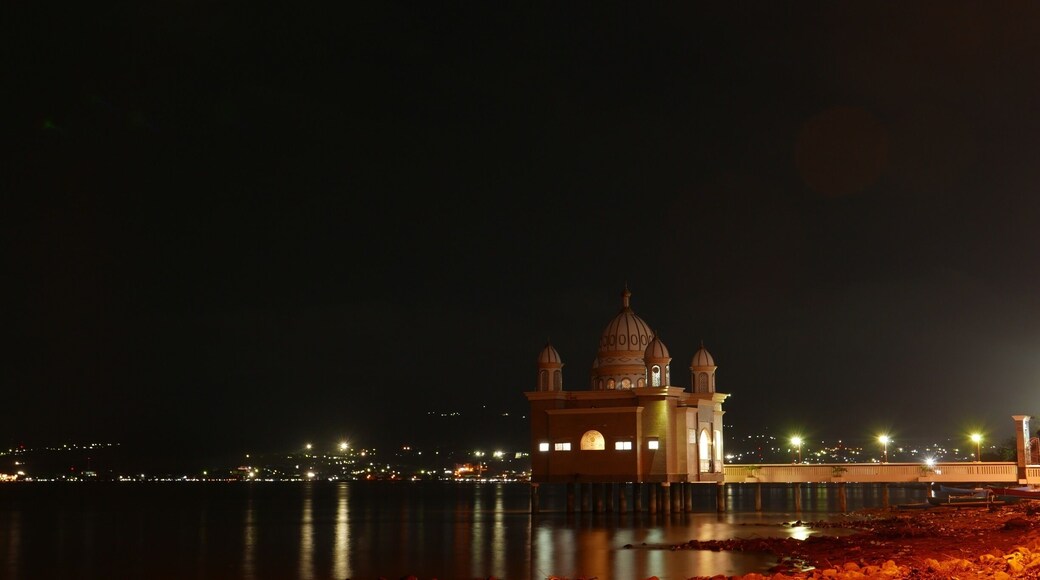 Masjid Apung @ night
By lumix LX 100