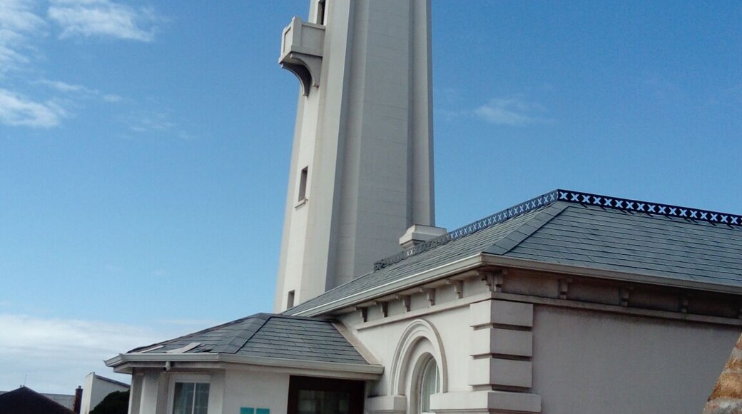 The Donkin Reserve, Pyramid and Lighthouse includes a Stone Pyramid Monument with a touching inscription erected by Sir Rufane Donkin in memory of his late wife, Elizabeth, after whom the city was named, as well as palm-lined walkways and benches.