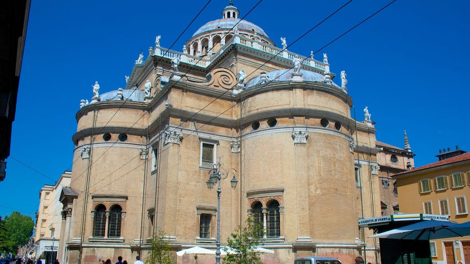 Parma showing heritage architecture and a church or cathedral