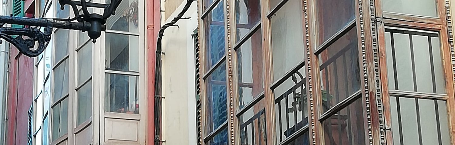 Ca'n Verí quarter in old Palma de Mallorca has narrow alleys, beautiful buildings and street art. 
Usually map pin is in the right palce, but now have to confess that I was lost and enjoyed it.