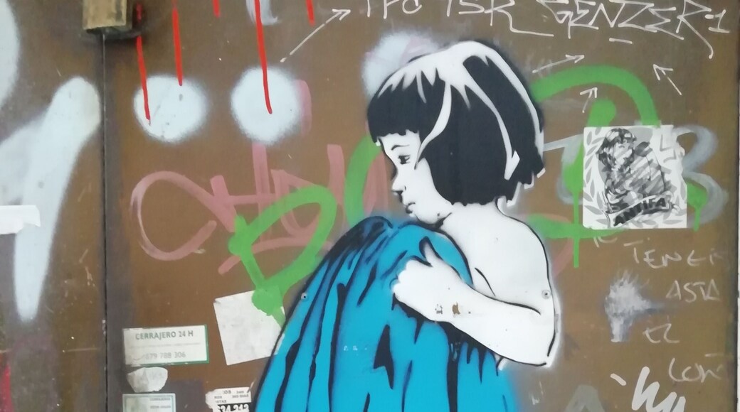 Ca'n Verí quarter in old Palma de Mallorca has narrow alleys, beautiful buildings and street art.
Usually map pin is in the right palce, but now have to confess that I was lost and enjoyed it.