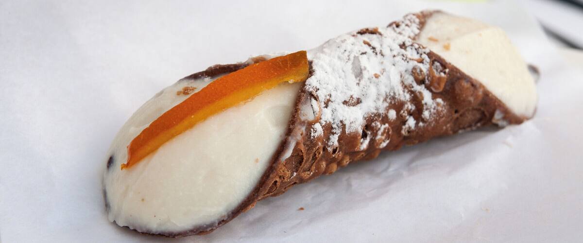 My favourite sweet, all-time -the cannolo siciliano-, at my favourite pasticceria, all-time.
#delicious #BestOf5
P.S. Sicilia - greatest food love story of my life (link in Romanian) 
https://bit.ly/2Jv0POA