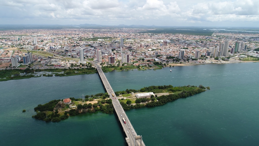Ponte sobre Rio São Francisco, entre Juazeiro da Bahia e Petrolina Pernambuco