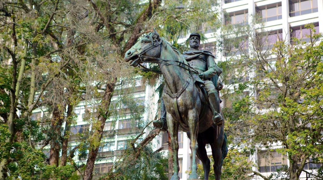 Porto Alegre montrant statue ou sculpture