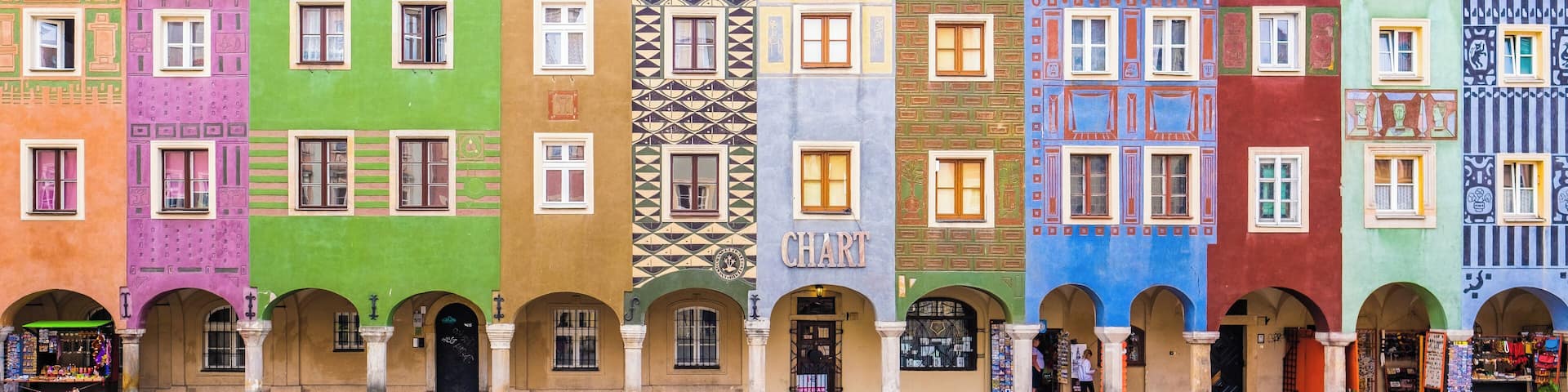 There are many beautifully colored houses on the Old Market Square