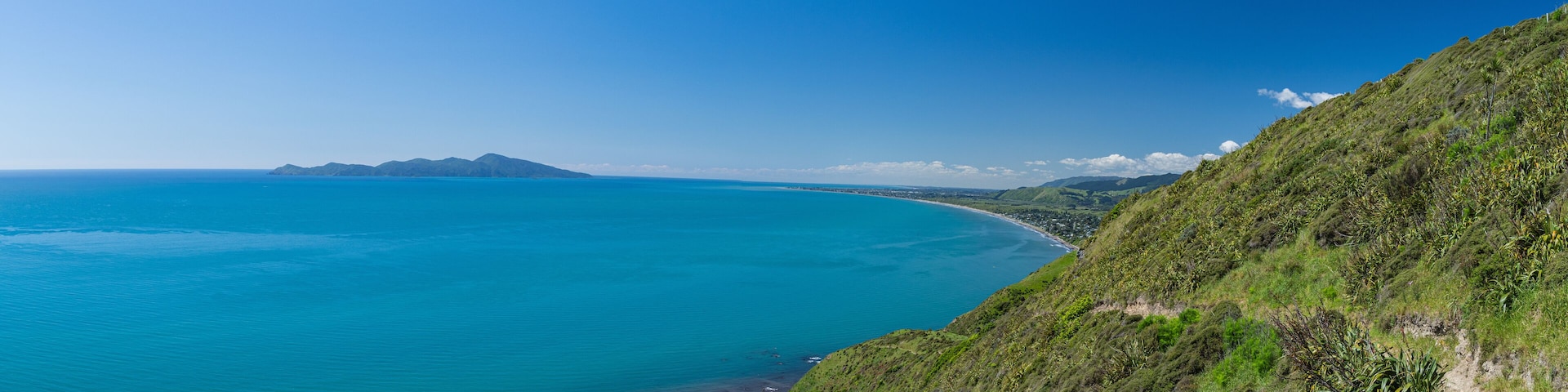 ニュージーランド パエカカリキ・エスカープメント・トラックから見えるカピティ島