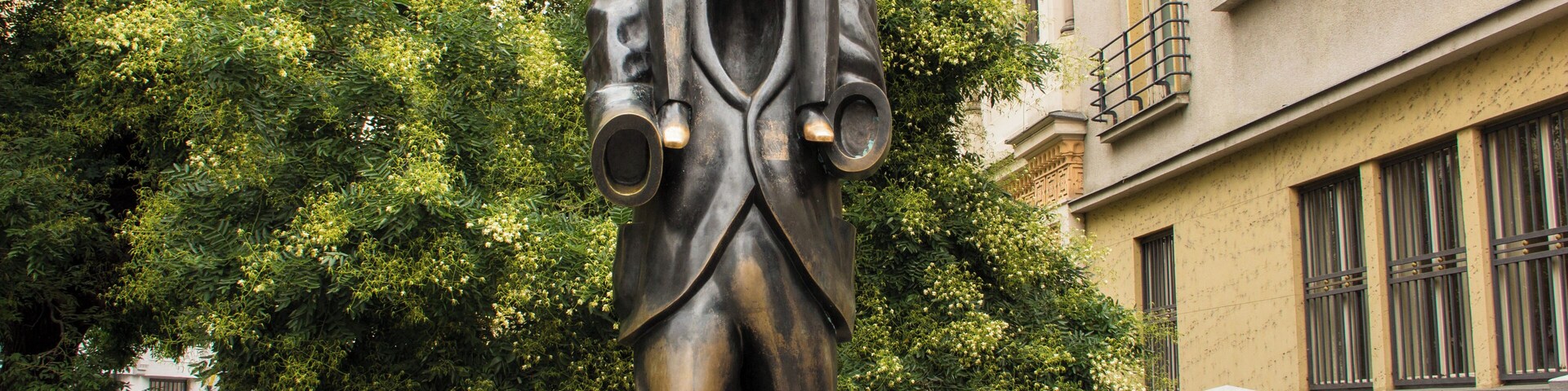 This statue of Kafka is apparently based on Kafka’s first novel Amerika, in which a political candidate rides through the streets perched upon the shoulders of a giant.