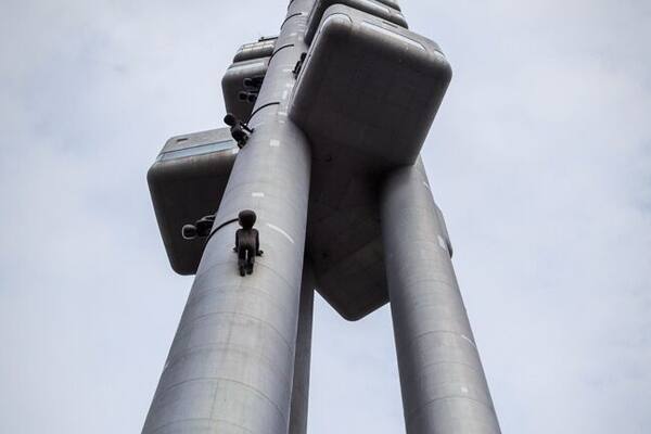 Černy's "Babies" - babies crawling up one of the world's (most voted) ugliest buildings.