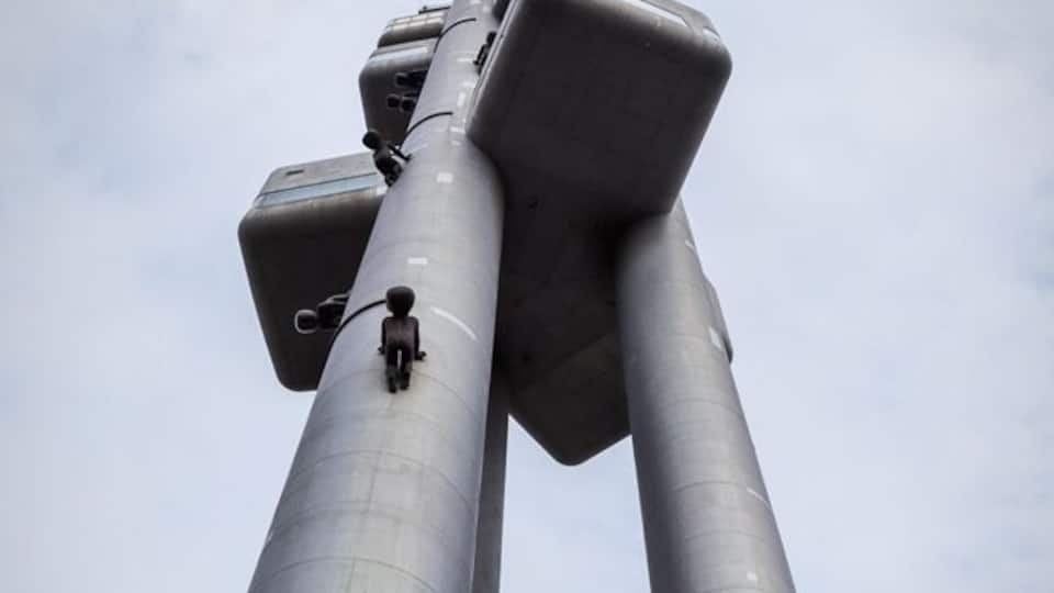Černy's "Babies" - babies crawling up one of the world's (most voted) ugliest buildings.