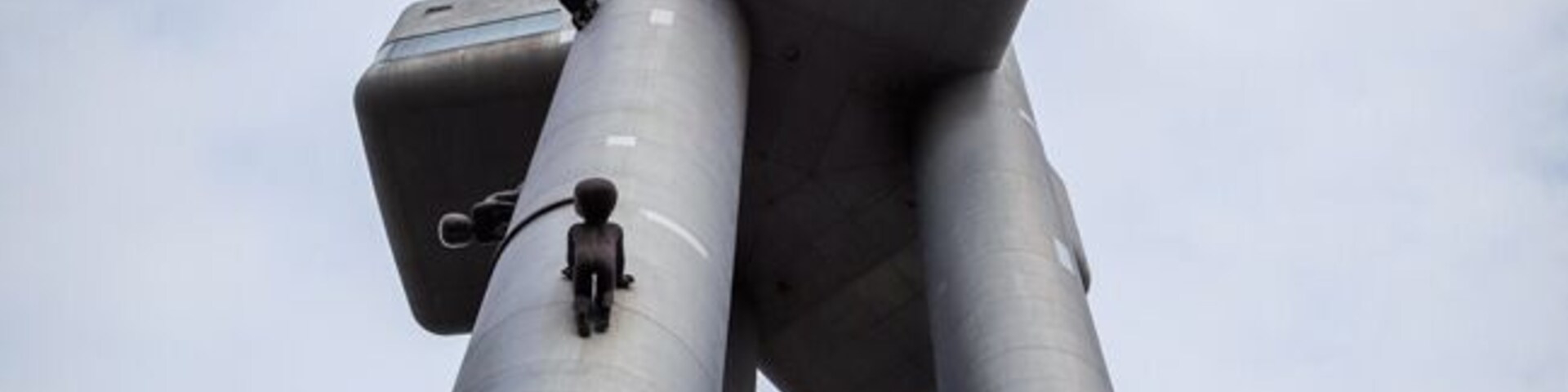 Černy's "Babies" - babies crawling up one of the world's (most voted) ugliest buildings.