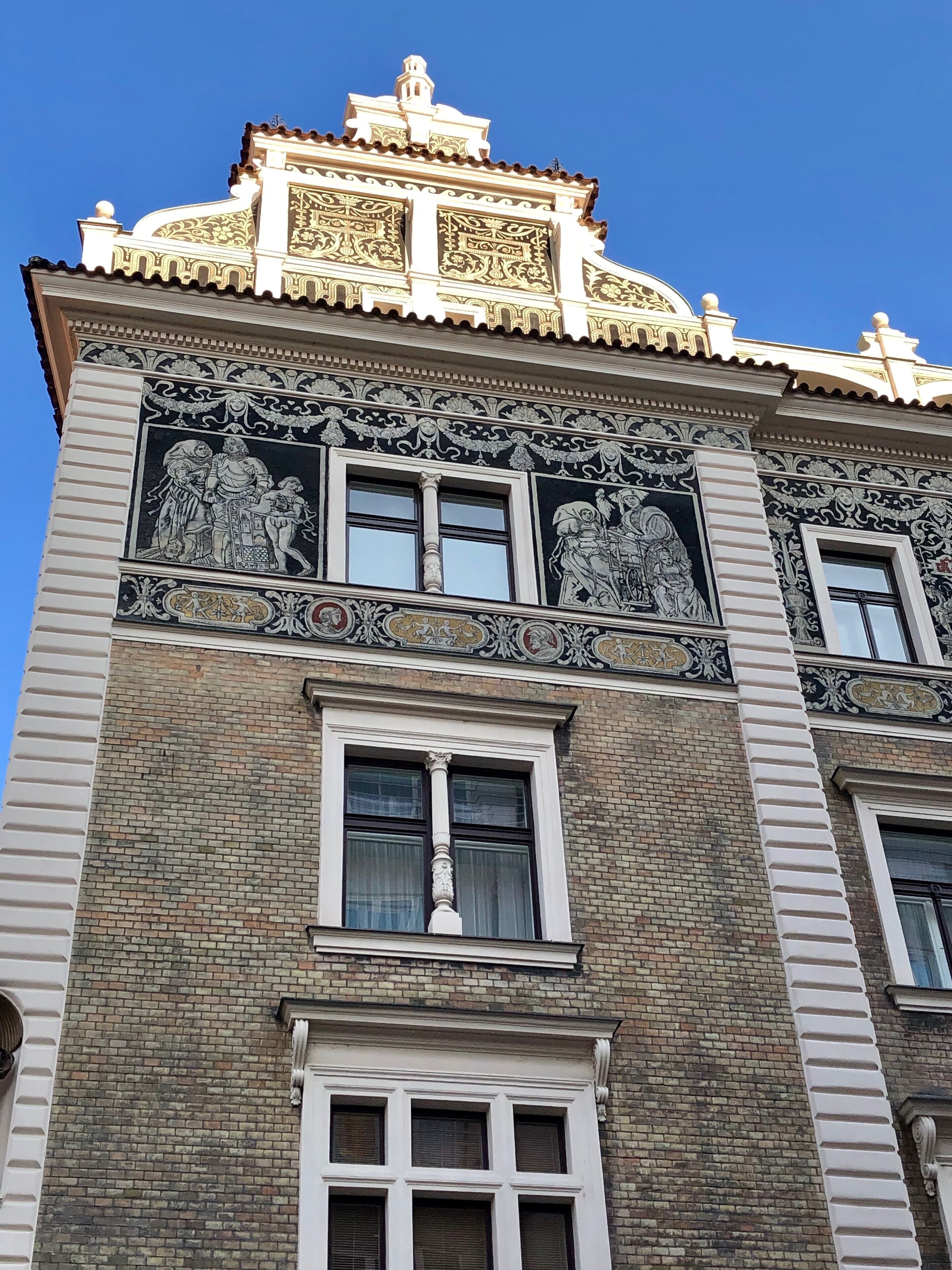 Oh Prague, your painted buildings just take my breath away. 