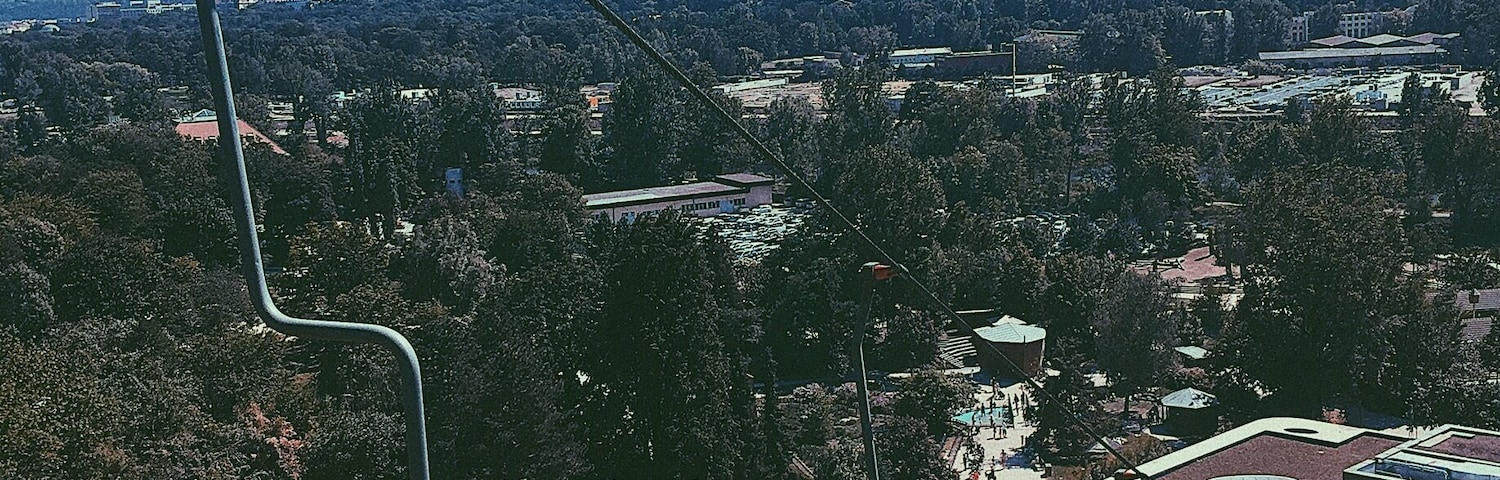 Heading to the top of Prague zoo, one of the biggest ones in Europe! And it’s a long way up 😅