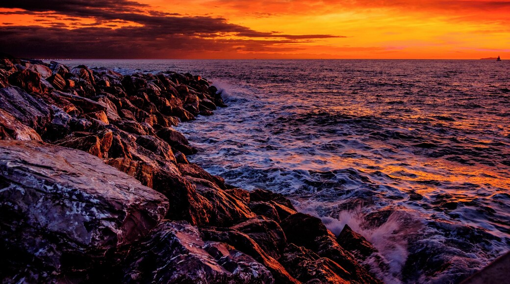 Tramonto sulla spiaggia di Marina di Pisa