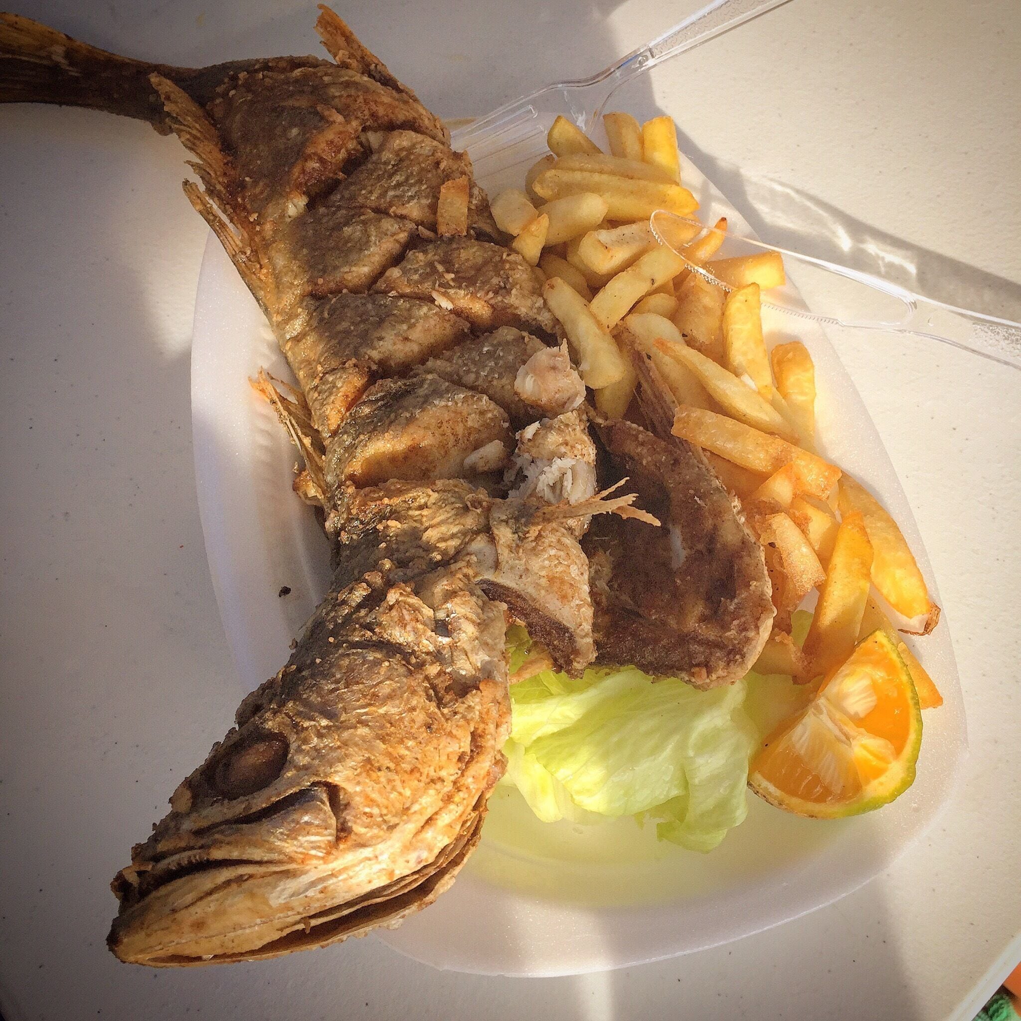 You can get some really  fresh seafood here. 