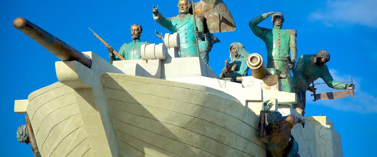 Punta Arenas fasiliteter samt statue eller skulptur og utendørs kunst