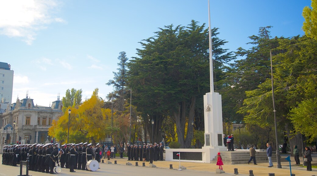 Punta Arenas showing a park and military items as well as a large group of people