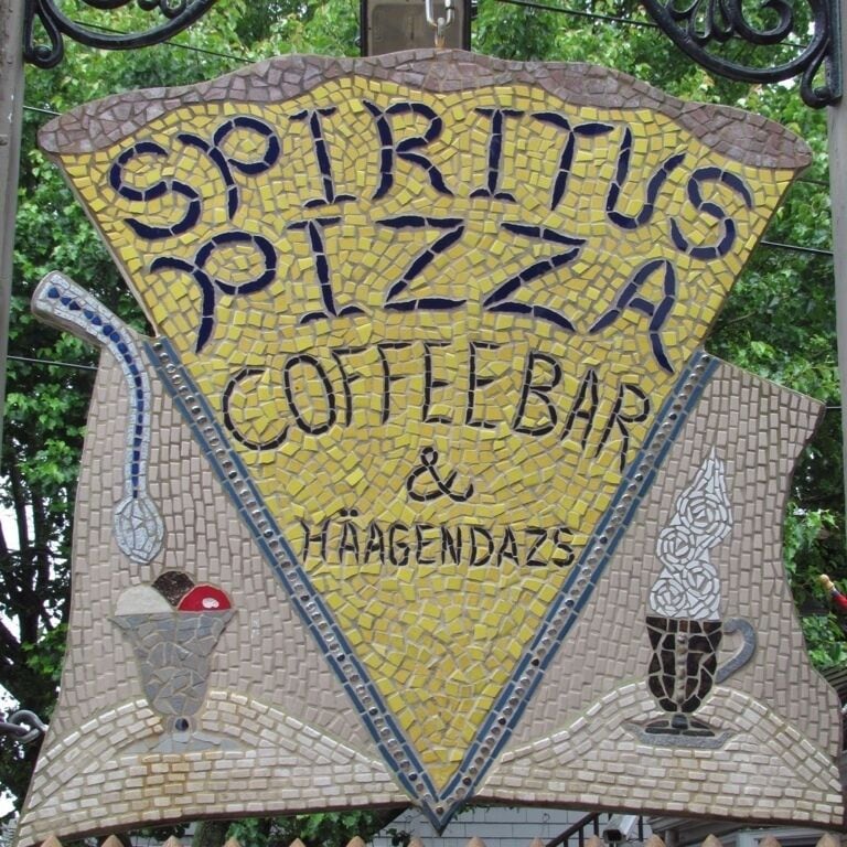 Pizza place in Provincetown
