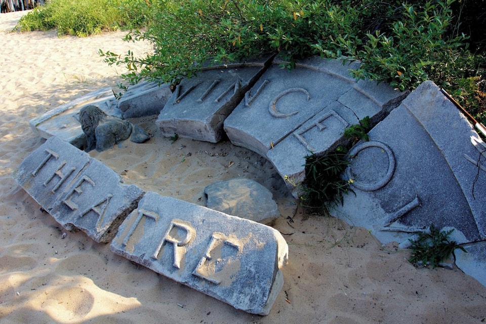A sand sculpture of a theater with the words "THEATRE" and "VINCENT" carved into it.