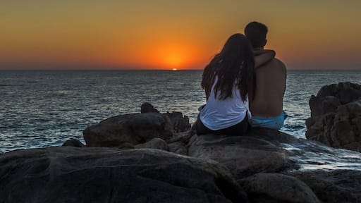 Sunsets over Pacific Ocean are one of those romantic moments that every girl would die for. Puerto Escondido (btw. Mekka for pro surfers from all around the world) seems to be an obvious choice for such a landscape. Try to go as far as Playa Zicatela ends and walk behind the rocks. Not many people there, there is plenty of options for finding hidden gems and good compositions.
#BvSApplication