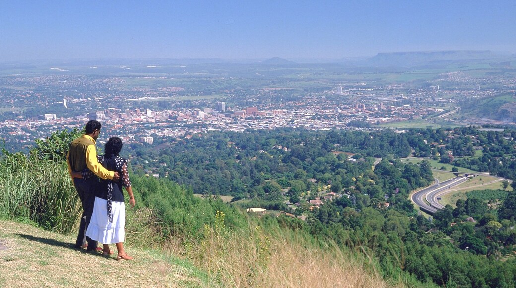 Pietermaritzburg que incluye vistas, senderismo o caminata y una ciudad