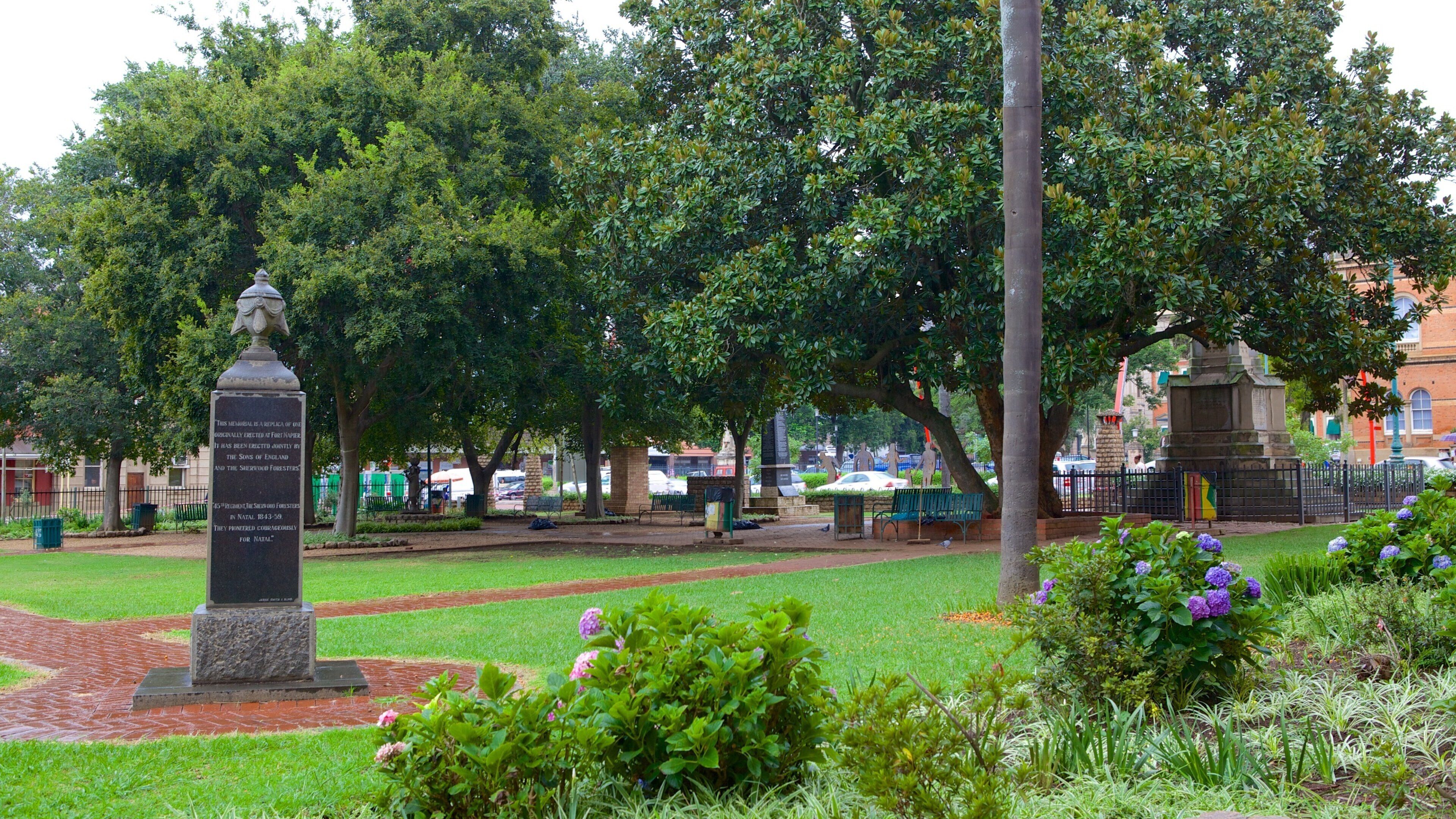 Pietermaritzburg ofreciendo arte al aire libre, un monumento y arte