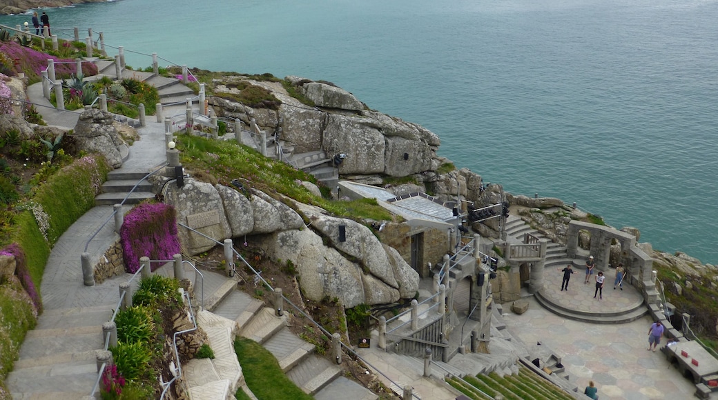 Minack Theatre und Bucht