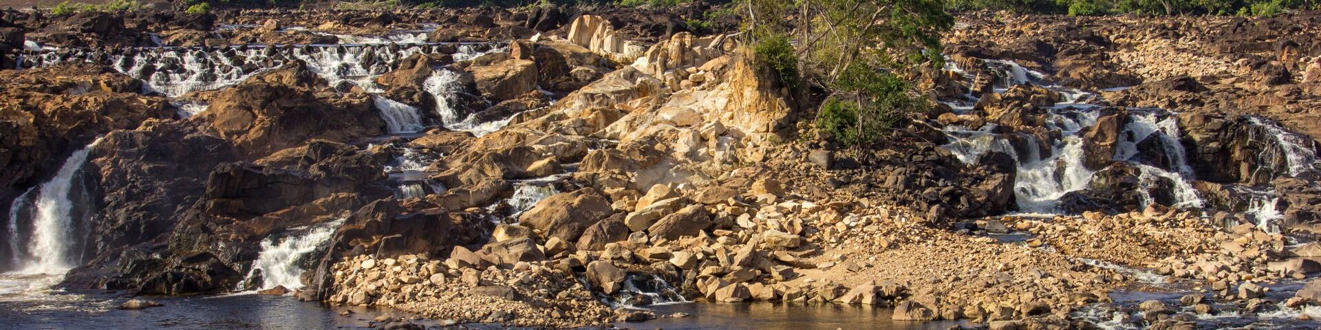 Hermosas cascadas en el parque la Llovizna guayana venezuela