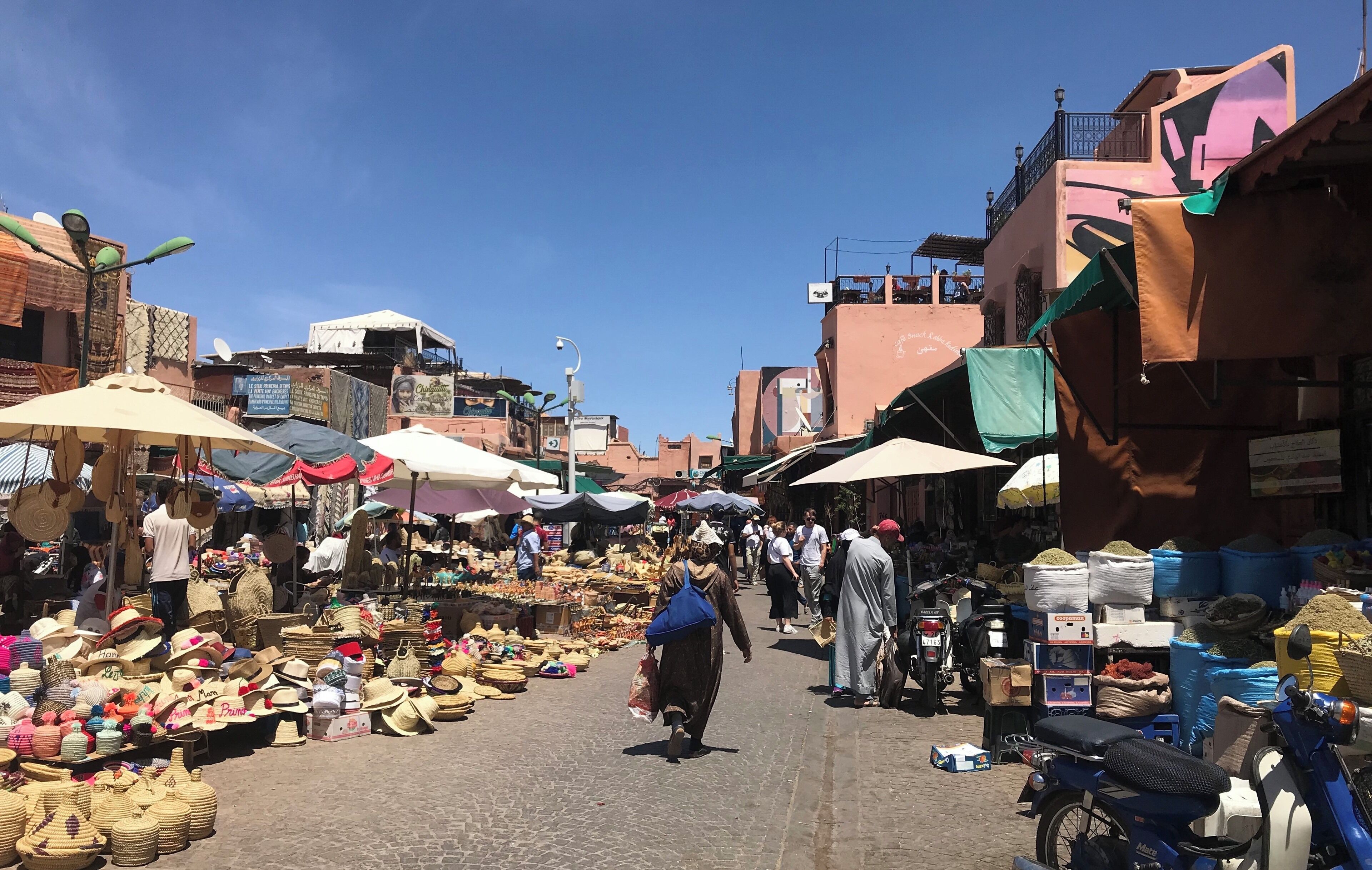 Inside of the Médina in Marrakech at Jemaa El Fna Square. #marrakech #morocco #jemaaelfna #flashpackingbarbie #worldtrip2019 #maroc #marrakesh #morrocanmedina