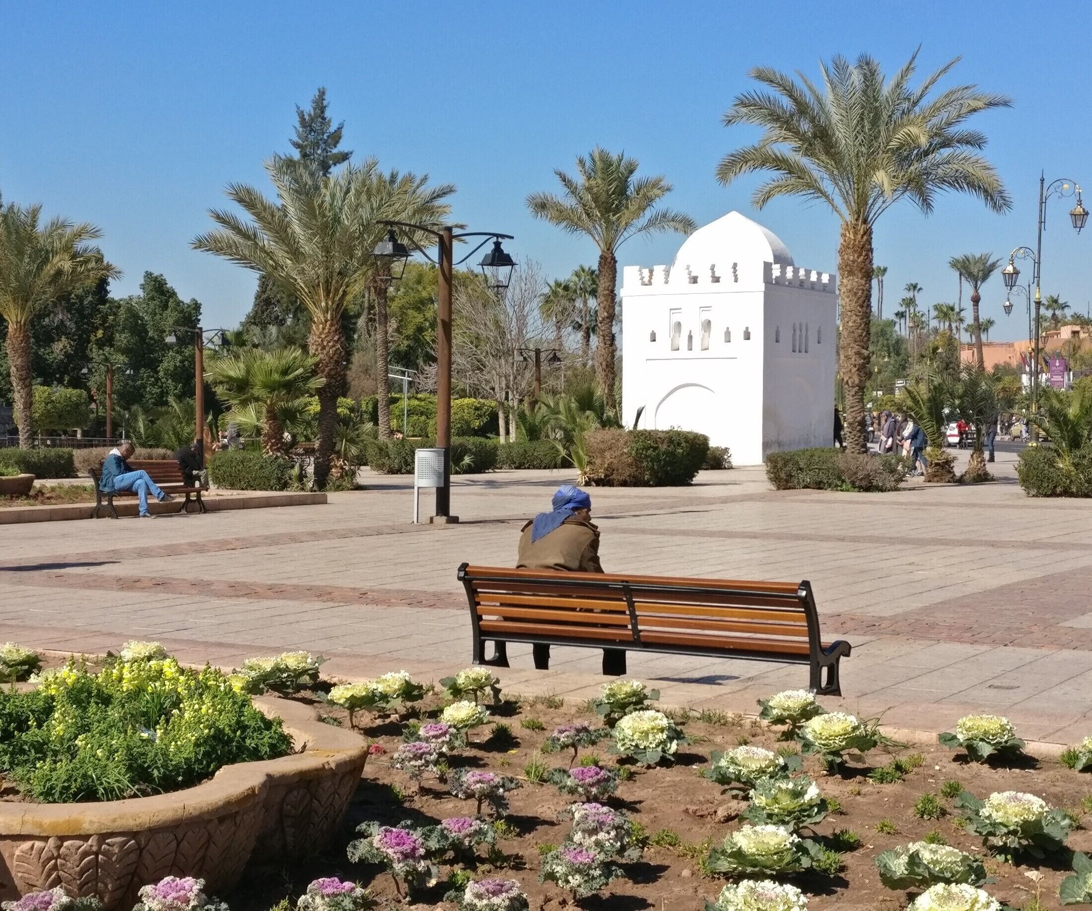The area surrounding the great Koutoubia Mosque is full of locals hanging out, sitting under the sun or trying to stay cool in the shade.
#LifeAtExpedia #Merch #Morocco #Marrakesh