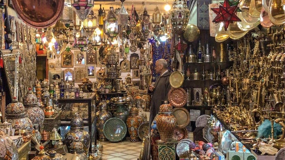 Wandering around the souks of Marrakech, I found myself staring at this store full of Lamps. What intrigued me was how everything is very organised and so beautiful. #details #lifeatexpedia